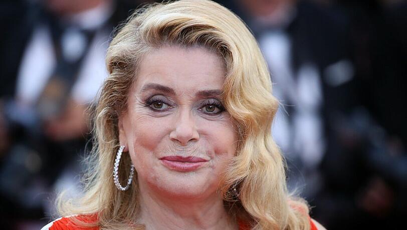 Schauspielerin Catherine Deneuve kritisiert in einem offenen Brief die "MeToo"-Debatte scharf.