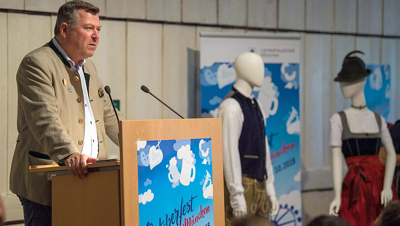 Knapp zwei Monate vor dem Start des Oktoberfests gibt Festleiter J. Schmid (CSU) Details zur diesjährigen Wiesn bekannt. Knapp zwei Monate vor dem Start des Oktoberfests gibt Festleiter J. Schmid (CSU) Details zur diesjährigen Wiesn bekannt.