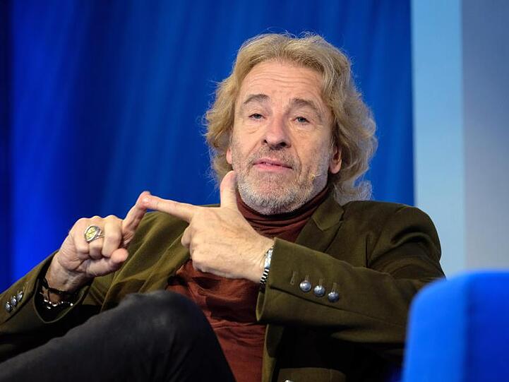 Thomas Gottschalk spricht während eines Gespräches zu der ZDF-/3SAT-Sendung "Das Blaue Sofa" auf der 71. Frankfurter Buchmesse.