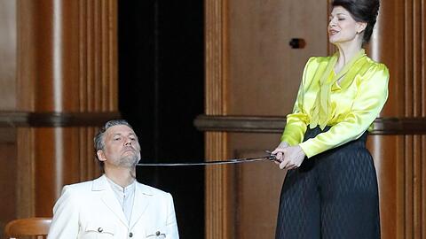 Jonas Kaufmann und Anja Harteros in "Tristan und Isolde". Mit der fünften Aufführung dieser Neuinszenierung von Krzysztof Warlikowski gehen am heutigen Samstag die Münchner Opernfestspiele zu Ende. Die Aufführung wird ab 17 Uhr als Livestream auf staatsoper.tv ins Internet übertragen und bleibt anschließend 24 Stunden kostenlos als Video-on-Demand online.