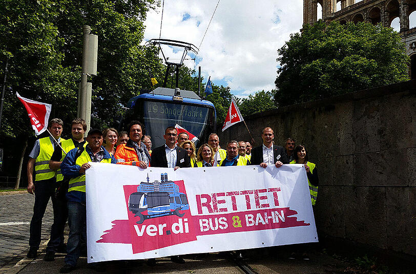 Endstation Maximilianeum: Verdi-Leute bei der Protestfahrt zum Landtag