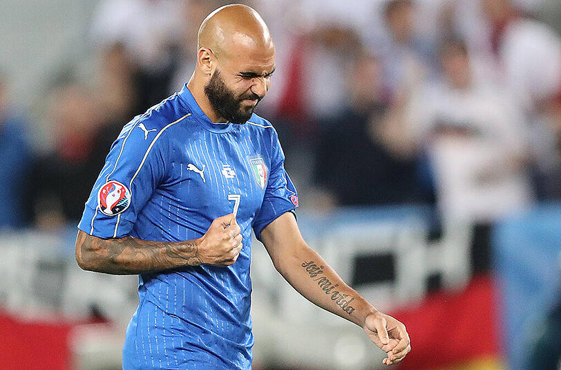 SIMONE ZAZAS ELFMETER Der dritte Schuss im 18-teiligen Elfmeterdrama der Italiener im Viertelfinale gegen Deutschland ist unvergesslich. Zaza wurde zum Gespött, seine Freundin beschimpfte im Internet die Kritiker.
