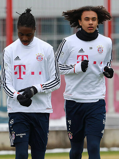 Maxime Awoudja (links) und Joshua Zirkzee.