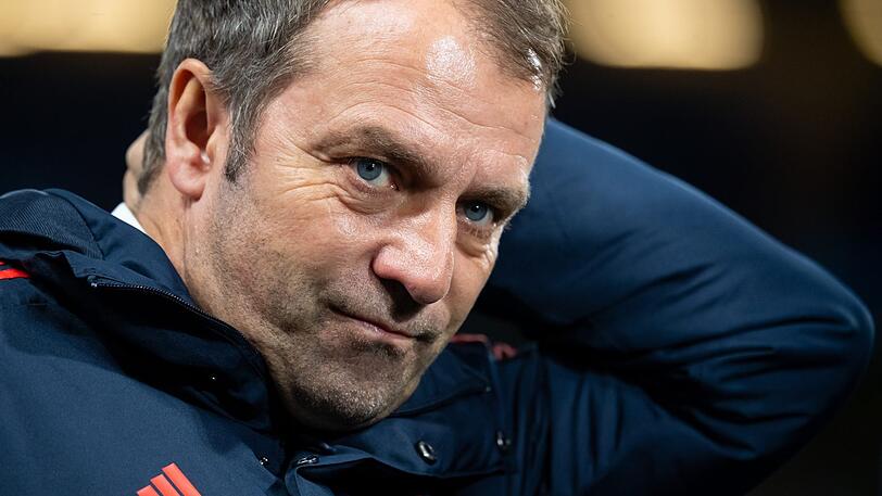 Hansi Flick muss gegen Freiburg auf David Alaba verzichten.
