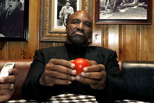 Will im Alter von 46 Jahren nochmal Weltmeister werden: Evander Holyfield.