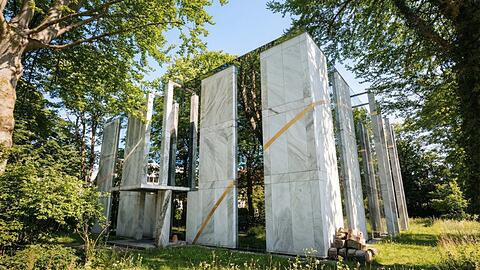 Mit Goldfinger-Spur: Das Anwesen erinnerte ihn an eine James Bond Kulisse, weshalb Hollescheck sich entschied, die Villa w&auml;hrend der Zwischennutzung nach dem Bond-B&ouml;sewicht Ernst Stavro Blofeld zu benennen.