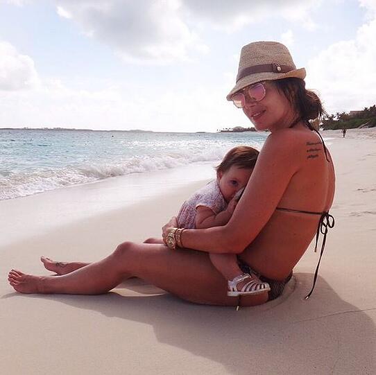 Brust raus: Tamara Ecclestone postet immer wieder Fotos auf Instagram, auf denen sie stillt.