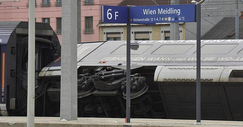 Bei der Entgleisung eines Zuges in Wien wurden sieben Passagiere verletzt, jedoch nur einer mit einem Handbruch schwerer.