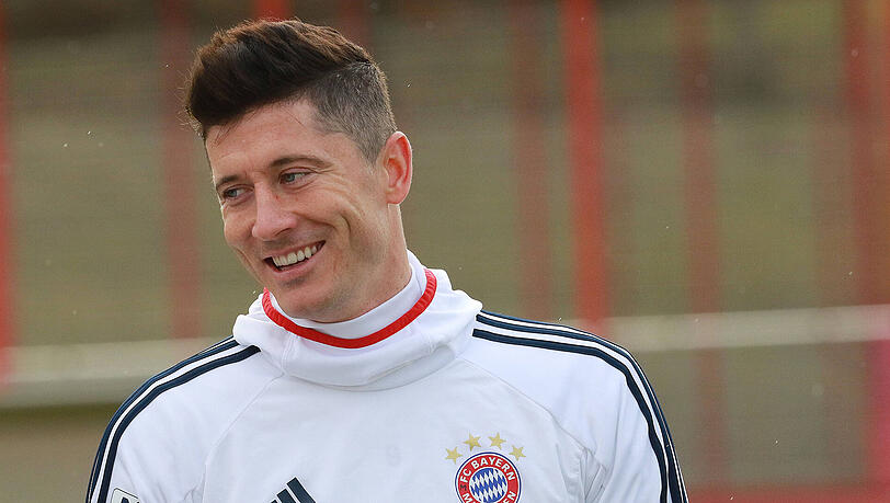 Spätestens seit Robert Lewandowski - damals noch im Trikot von Borussia Dortmund - im Champions-League-Halbfinale 2013 sagenhafte vier Tore gegen Real Madrid erzielte, gilt Klub-Boss Florentino Perez als großer Fan des Polen. Spätestens seit Robert Lewandowski - damals noch im Trikot von Borussia Dortmund - im Champions-League-Halbfinale 2013 sagenhafte vier Tore gegen Real Madrid erzielte, gilt Klub-Boss Florentino Perez als großer Fan des Polen.
