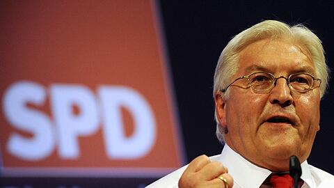 Frank-Walter Steinmeier: Der effiziente Macher als leidenschaftlicher Kämpfer. Erinnerungen an Gerhard Schröder werden wach.