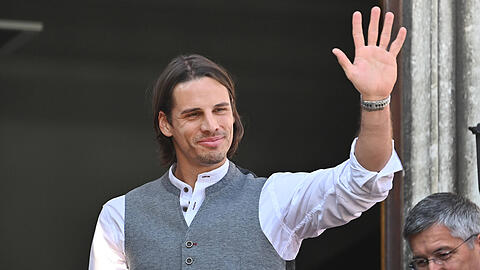 Yann Sommer kam im Winter als Ersatz für Manuel Neuer, der sich im Urlaub nach der Weltmeisterschaft im Dezember bei einem Ski-Unfall das Bein gebrochen hatte. Mit dem FC Bayern feierte der Schweizer  seine erste Deutsche Meisterschaft am Sonntag auf dem Münchner Marienplatz.