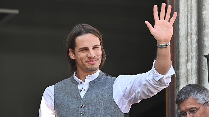 Yann Sommer kam im Winter als Ersatz für Manuel Neuer, der sich im Urlaub nach der Weltmeisterschaft im Dezember bei einem Ski-Unfall das Bein gebrochen hatte. Mit dem FC Bayern feierte der Schweizer  seine erste Deutsche Meisterschaft am Sonntag auf dem Münchner Marienplatz.