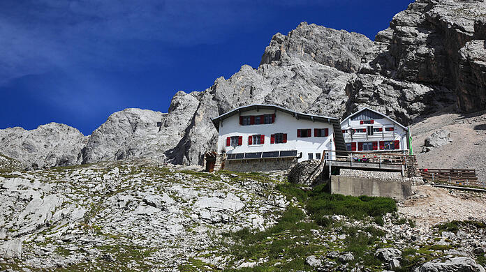 Die Knorrhütte des Deutschen Alpenvereins im Wettersteingebirge schließt nach dem 2. Oktober 2026. Die Knorrhütte des Deutschen Alpenvereins im Wettersteingebirge schließt nach dem 2. Oktober 2026.