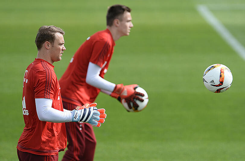 ...und Früchtl-Vorbild Manuel Neuer lobte: &bdquo;Er passt auf, ist aufmerksam, versucht viel zu lernen. Mein Eindruck von ihm ist sehr gut.