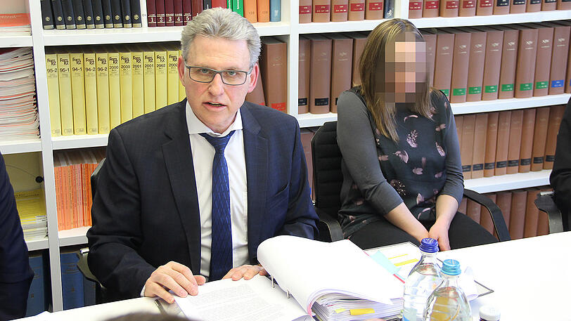 Anwalt Peter Guttmann mit der Frau seines Mandanten.