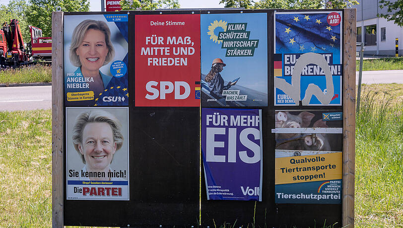 Wie gut sind die Parteien in Bayern auf die Neuwahl vorbereitet? Die AZ hat nachgefragt. Hier zu sehen: Wahlplakate zur Europawahl in Deutschland 2024 aufgestellt in München.