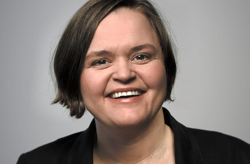 Sanne Kurz, geboren 1974 in Ludwigshafen, studierte ab 1995 an der Hochschule für Fernsehen und Film Dokumentarfilm, Kamera und Bildgestaltung und lehrte dort später auch selbst. Sie wurde 2018 in den Landtag gewählt.