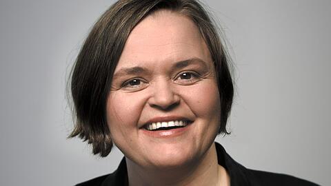 Sanne Kurz, geboren 1974 in Ludwigshafen, studierte ab 1995 an der Hochschule für Fernsehen und Film Dokumentarfilm, Kamera und Bildgestaltung und lehrte dort später auch selbst. Sie wurde 2018 in den Landtag gewählt.