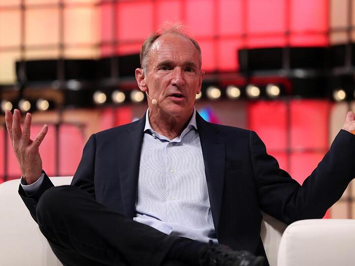 Tim Berners-Lee wollte 1989 ein System zum besseren Informationsaustausch für Wissenschaftler und Universitäten entwickeln. Heraus kam das World Wide Web.