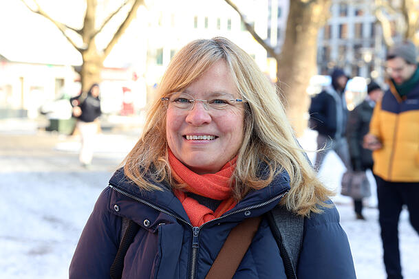 Susanne Veeser (54) findet schnell zu den Ersatzbussen. Susanne Veeser (54) findet schnell zu den Ersatzbussen.