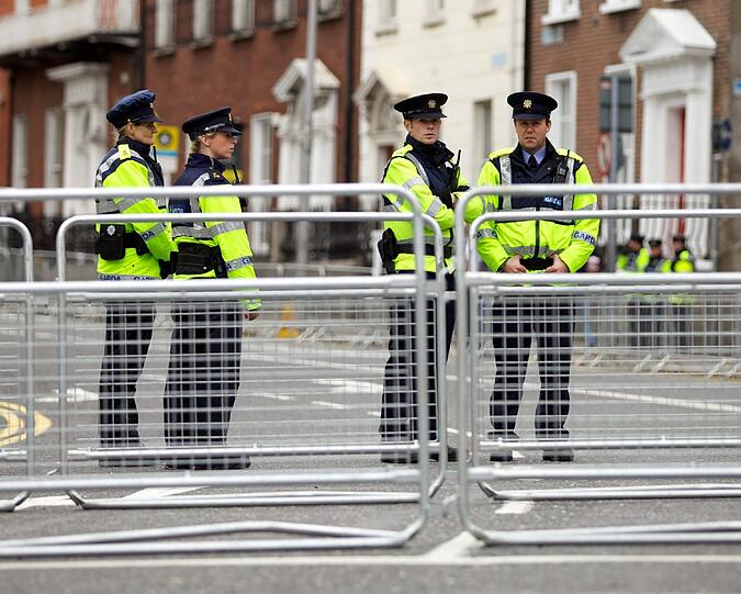 Hohe Sicherheitsmaßnahmen in Dublin, wenn Queen Elisabeth II. zu Besuch kommt.