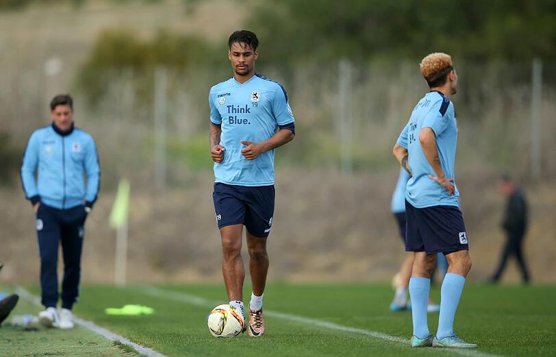 Rubin Okotie stritt sich am Freitag mit Trainer Benno Möhlmann und musste sich von Sportchef Oliver Kreuzer beruhigen lassen.