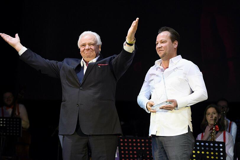 Sterneköche unter sich: Jan Hartwig (Bayerischer Hof) überraschte Eckart Witzigmann (Tantris) mit einem Monaco