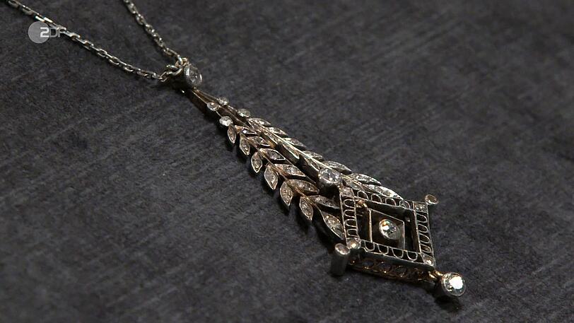 Beim Diamant-Collier aus der Zeit zwischen 1910 und 1914 hielt die Expertin 800 Euro f&uuml;r einen "fairen Preis". Fabian Kahl kaufte es f&uuml;r 1.050 Euro.