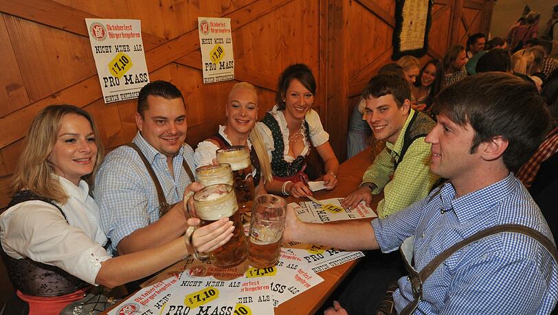 Biertest auf der Wiesn: Der Verein gegen betrügerisches Einschenken hat fast 100 Maß unter die Lupe genommen Biertest auf der Wiesn: Der Verein gegen betrügerisches Einschenken hat fast 100 Maß unter die Lupe genommen