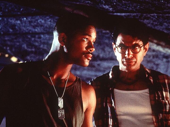 Will Smith (links) und Jeff Goldblum (rechts) müssen die Erde retten