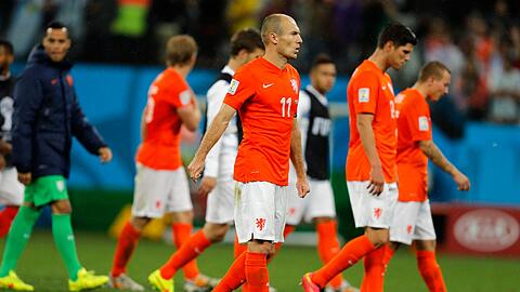 Die große Enttäuschung bei Arjen Robben und den Niederländern nach dem verlorenen Elfmeterschießen. Erneut ist Oranje kurz vorm Ziel gescheitert.