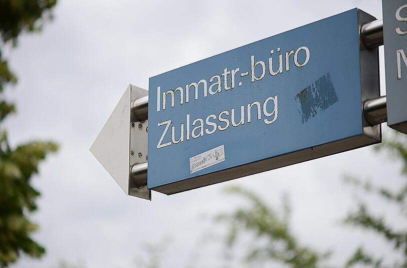 Zu schlecht für den Wunsch-Studiengang? Mittlerweile sieht es für Abiturienten mit weniger guten Abschlüssen nicht mehr so düster aus.