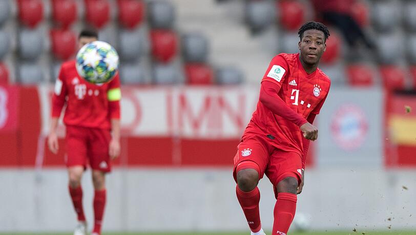 Bright Arrey-Mbi zählt zu den absoluten Top-Talenten in der Jugend des FC Bayern. Bright Arrey-Mbi zählt zu den absoluten Top-Talenten in der Jugend des FC Bayern.