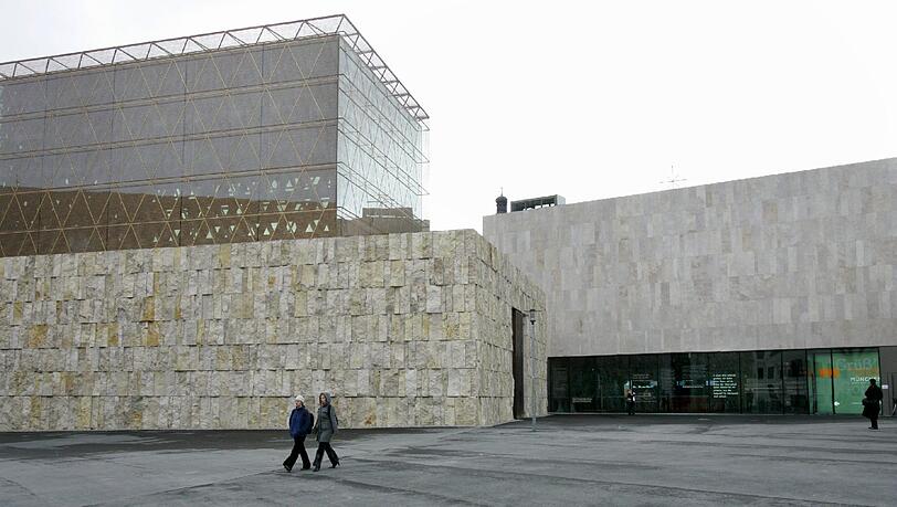 Im Jüdischen Museum spricht eine Zeitzeugin. Im Jüdischen Museum spricht eine Zeitzeugin.