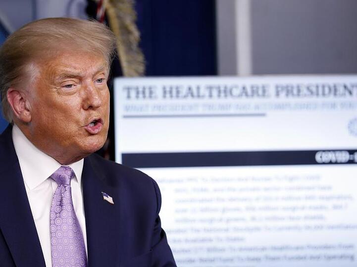 Donald Trump, Präsident der USA, spricht während einer Pressekonferenz im Weißen Haus über das Coronavirus.