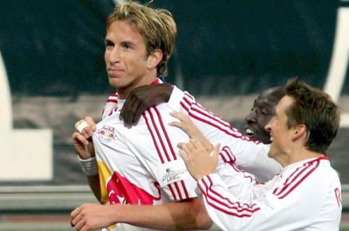 Noch trägt er das Wappen von Red Bull Salzburg auf der Brust: Torjäger Marc Janko.