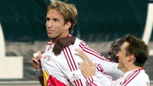 Noch trägt er das Wappen von Red Bull Salzburg auf der Brust: Torjäger Marc Janko. Noch trägt er das Wappen von Red Bull Salzburg auf der Brust: Torjäger Marc Janko.