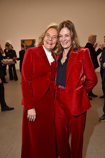 "Ladies in Red": Susanne Porsche und Mon Muellerschön bei der PIN-Jubiläumsauktion. "Ladies in Red": Susanne Porsche und Mon Muellerschön bei der PIN-Jubiläumsauktion.