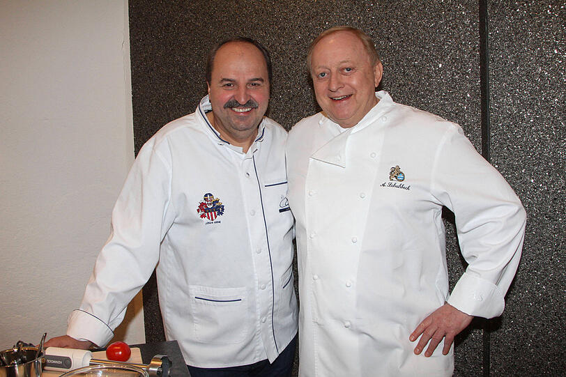 Johann Lafer mit Alfons Schuhbeck. Der &ouml;sterreichische Promi-Koch hat sich fest vorgenommen, seinen erkrankten Kollegen pers&ouml;nlich zu treffen.