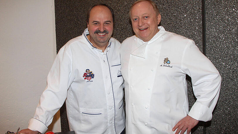 Johann Lafer mit Alfons Schuhbeck. Der &ouml;sterreichische Promi-Koch hat sich fest vorgenommen, seinen erkrankten Kollegen pers&ouml;nlich zu treffen.