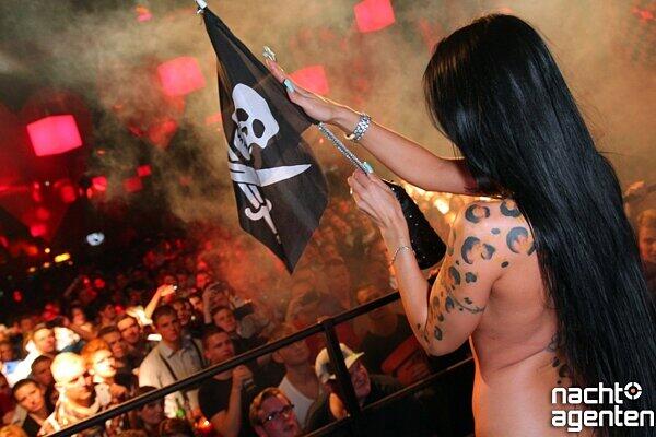 Erotik-Star Dirty Tracy heizte am Samstag in der Nachtgalerie ein. Dort hieß es wieder "Wiesn Pornös". Mehr Bilder unter: www.nachtagenten.de.