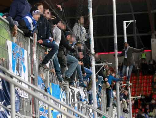 Tatort Ingolstadt: Der Löwen-Fanblock beim Spiel letzten Freitag in Ingolstadt.