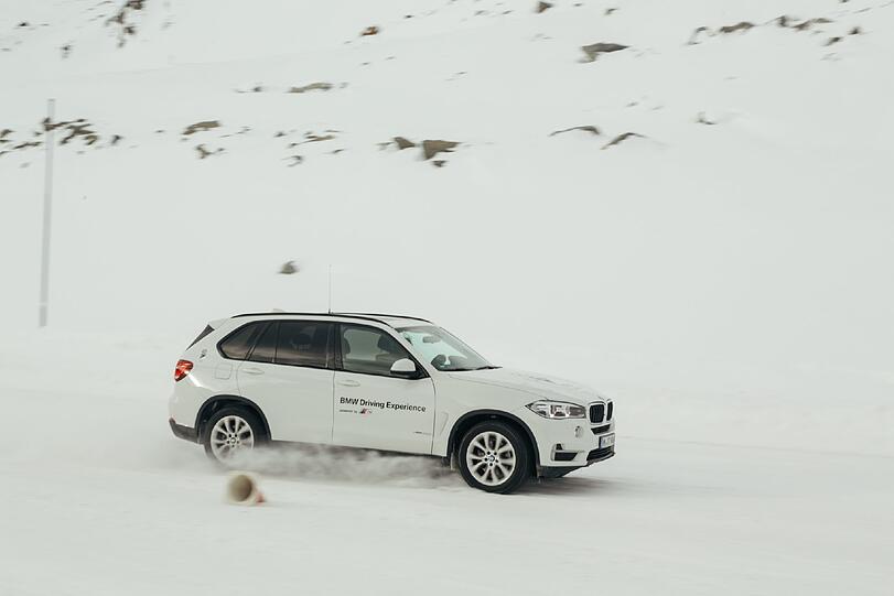 Rutschige Angelegenheit: Bei der Driving Experience von BMW am Gletscher bei Sölden geht es darum, das Fahrzeug mit und ohne elektronische Helfer im Griff zu haben.
