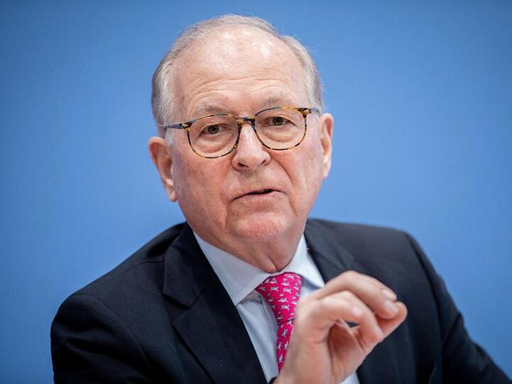 Wolfgang Ischinger spricht bei einer Pressekonferenz. Foto: Kay Nietfeld/dpa/Archivbild