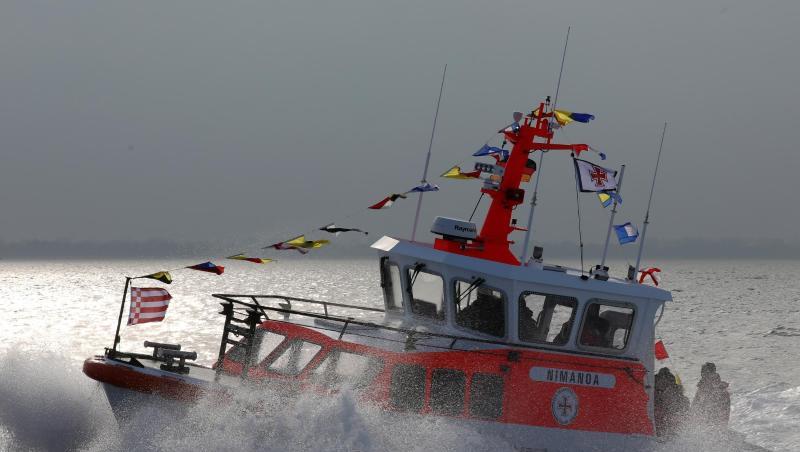 Seenotrettungsboot der Deutschen Gesellschaft zur Rettung Schiffbrüchiger (DGzRS) auf der Ostsee. Seenotrettungsboot der Deutschen Gesellschaft zur Rettung Schiffbrüchiger (DGzRS) auf der Ostsee.