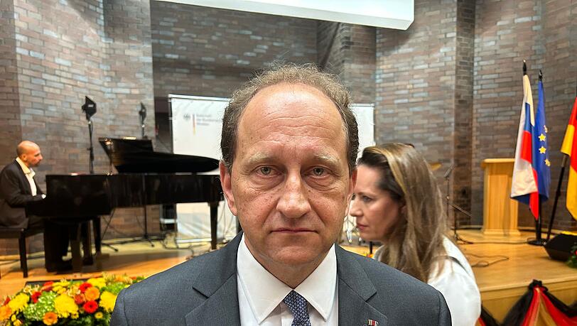 Botschafter Alexander Graf Lambsdorff wurde im Streit um die Behandlung russischer Korrespondenten in Deutschland ins russische Außenministerium einbestellt. (Archivbild) Botschafter Alexander Graf Lambsdorff wurde im Streit um die Behandlung russischer Korrespondenten in Deutschland ins russische Außenministerium einbestellt. (Archivbild)