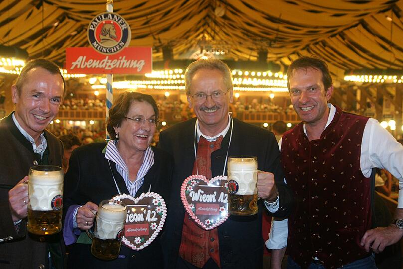 Paulaner-Geschäftsführer Heiner Müller, Edith von Welser-Ude, OB Christian Ude und AZ-Chefredakteur Arno Makowsky.