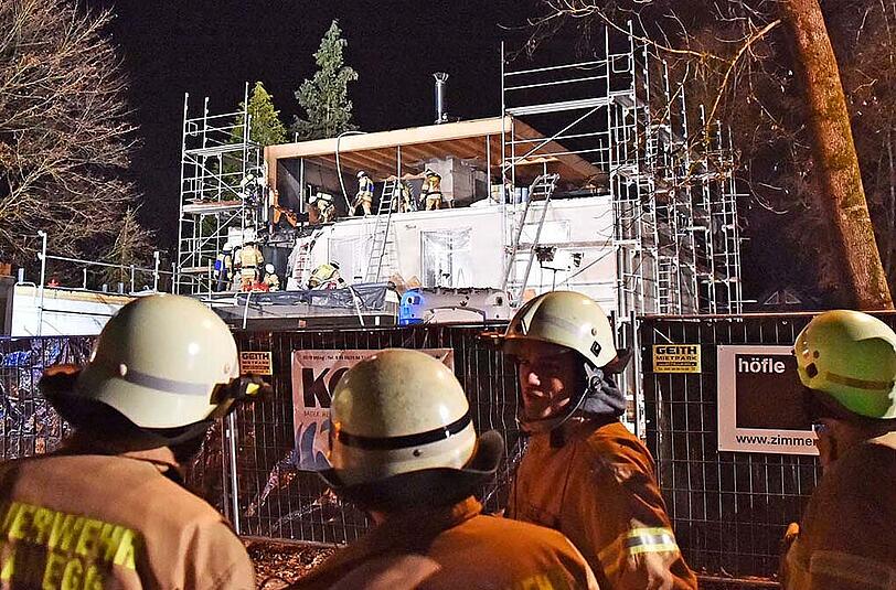 Der Brand ereignete sich in der Nacht auf Dienstag. Über Ursache und Schadenshöhe ist derzeit noch nichts genaueres bekannt.