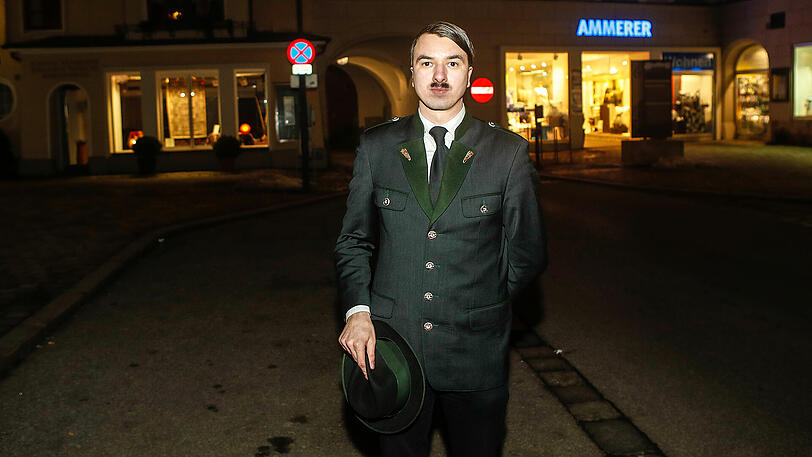 "Harald Hitler" in Braunau. Die Bilder.