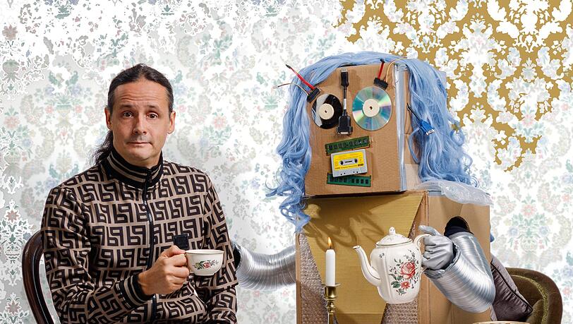 Intelligenter Kaffeklatsch mit Bastelroboter-Tante: Philipp Weber. Intelligenter Kaffeklatsch mit Bastelroboter-Tante: Philipp Weber.
